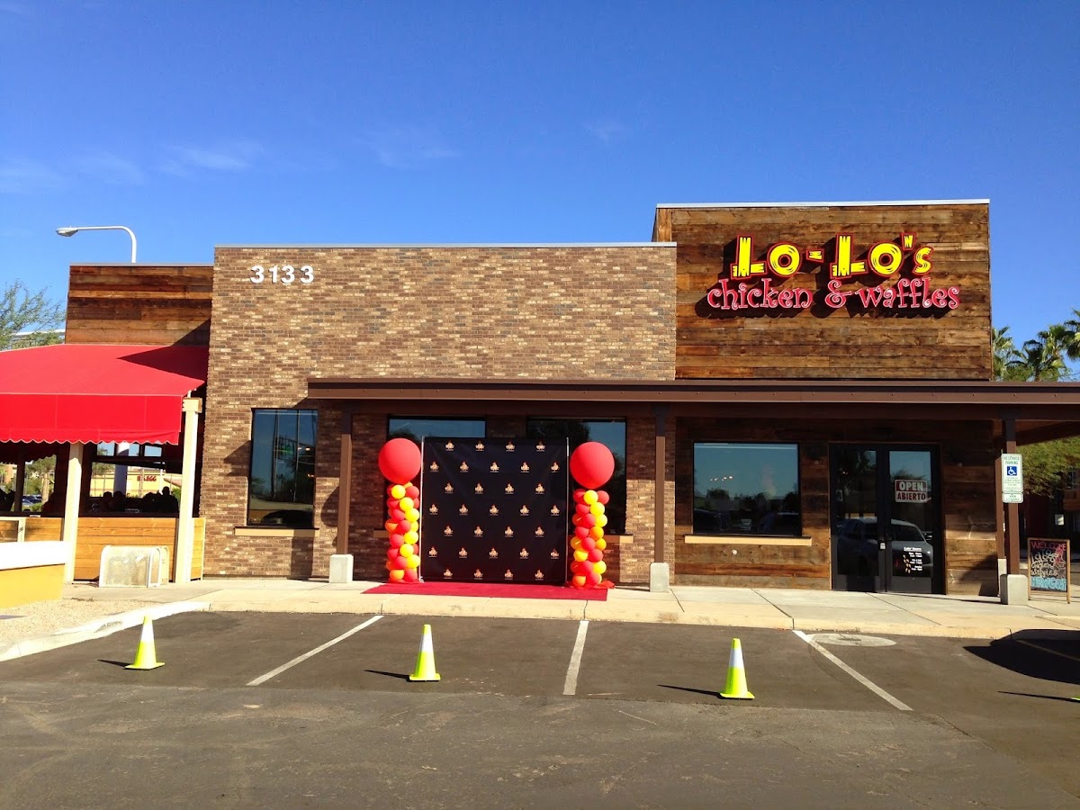 Lo-Lo's Chicken And Waffles